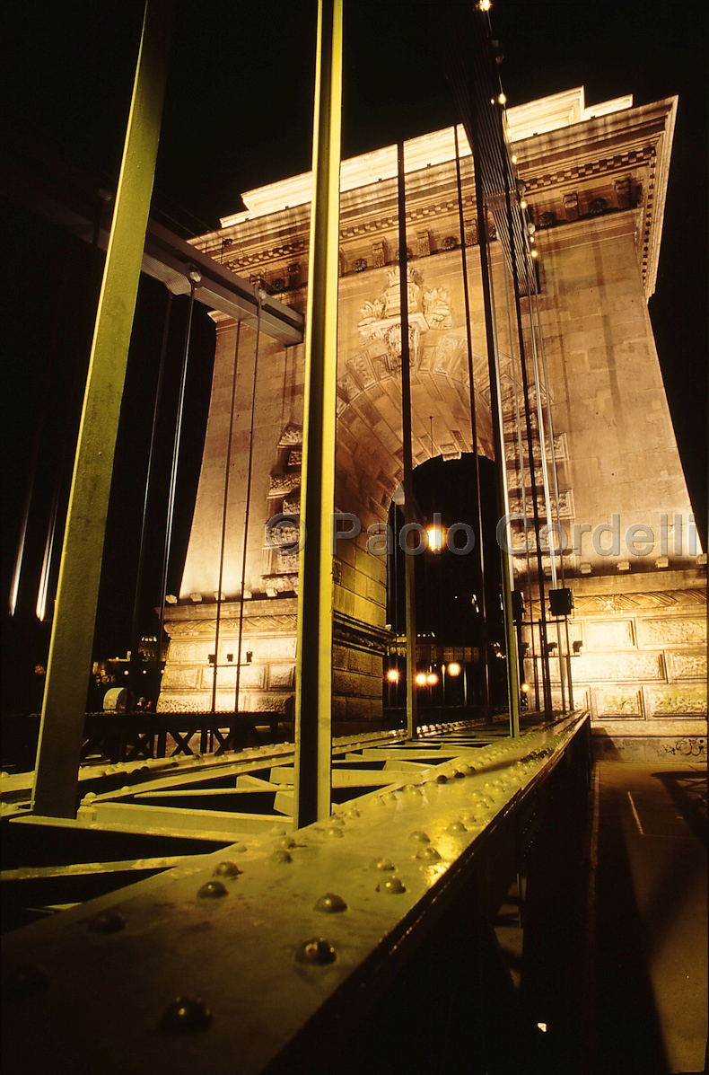 Chain Bridge, Budapest, Hungary
 (cod:Budapest 14)